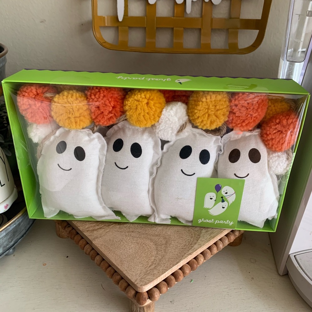 Halloween ghost Pom Pom Garland